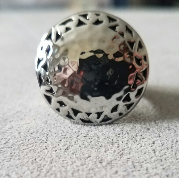 🐳 NEW HAMMERED METAL ROUND RING SCROLL DESIGN - Picture 2 of 5